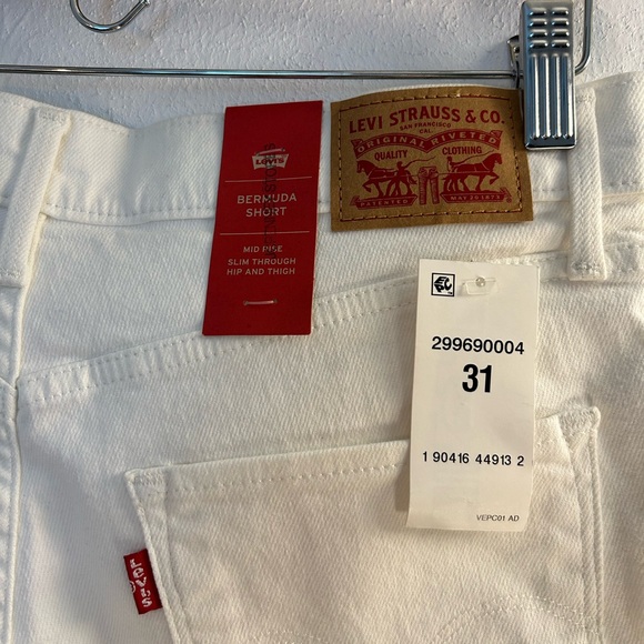 Levi's White Denim Mid Rise Slim Bermuda Shorts - Picture 6 of 15